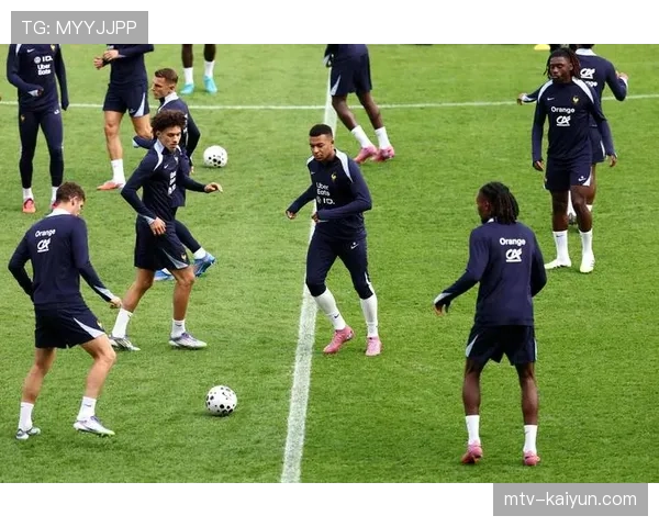 通讯:英超俱乐部“社区行动月”启动,多队球员参与基层足球活动